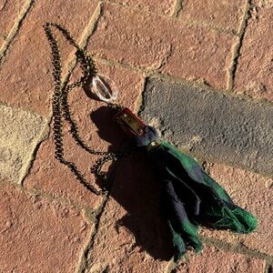 Elegant Green and Gold Pendant Necklace